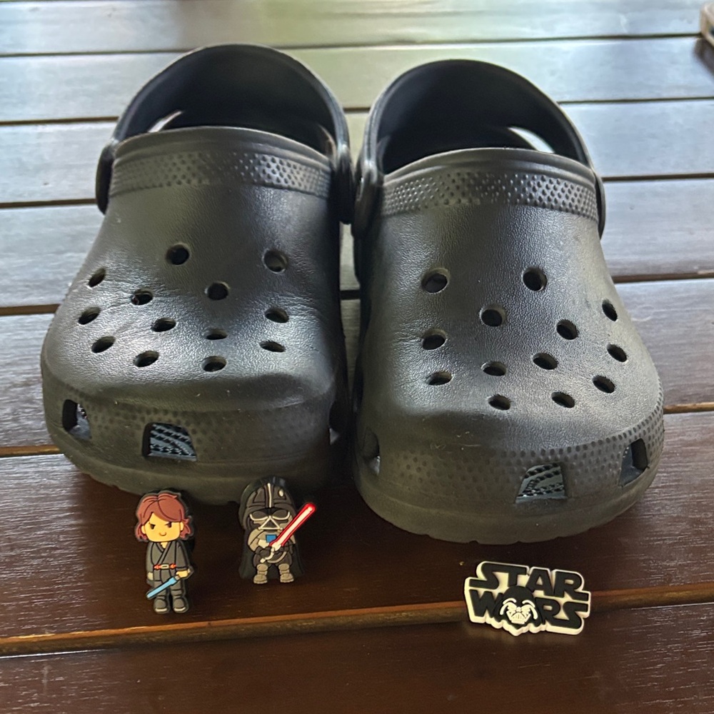 CROCS Kids Black Shoes size J1 with Star Wars Jibbitz